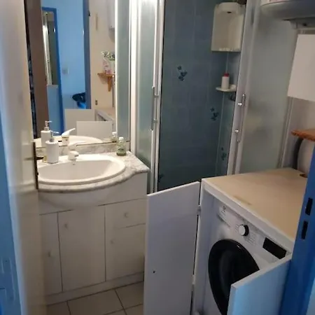 Vue Sur Canal Proximite דירה